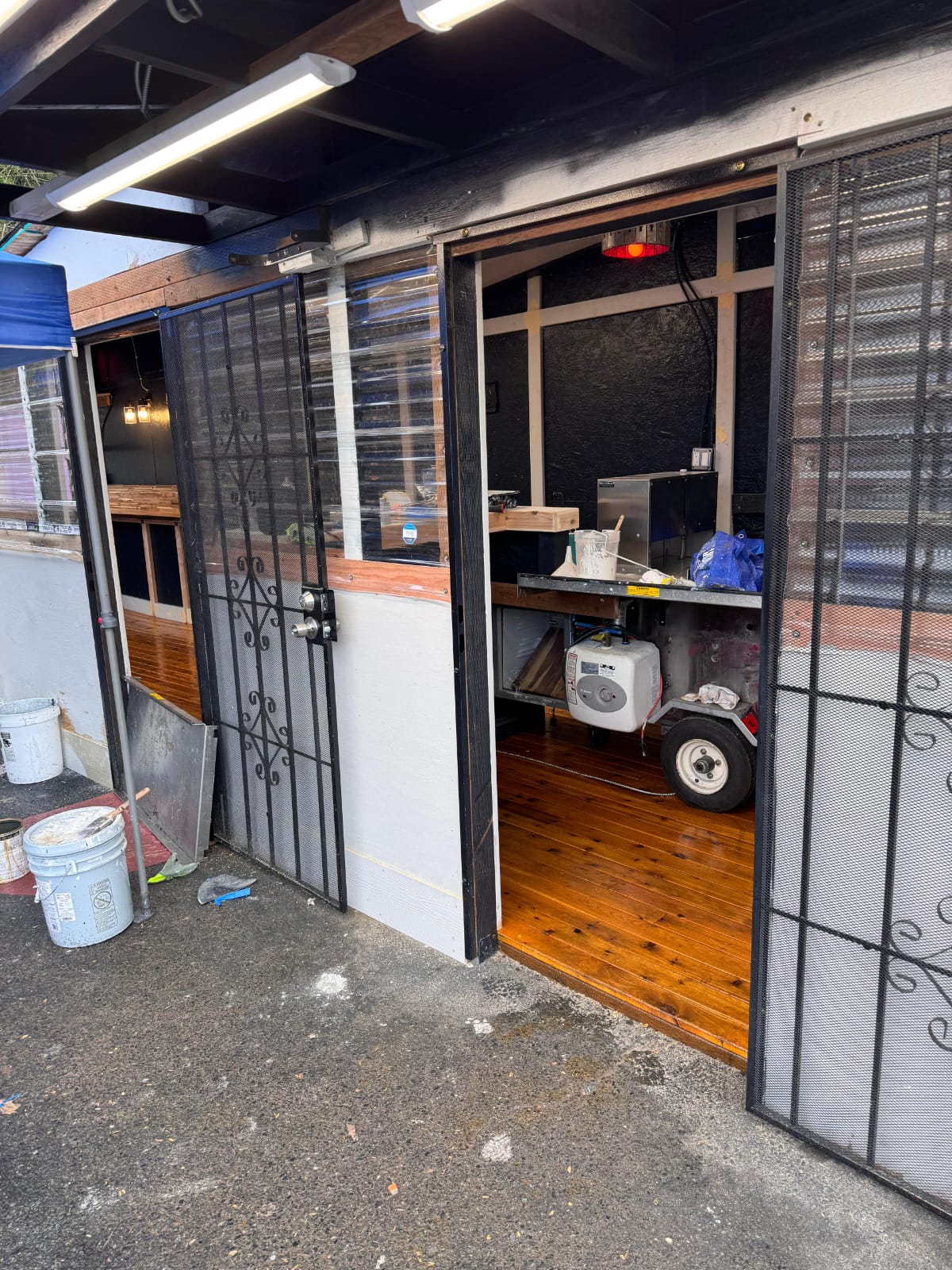 Side view of the open-concept kitchen and dining space