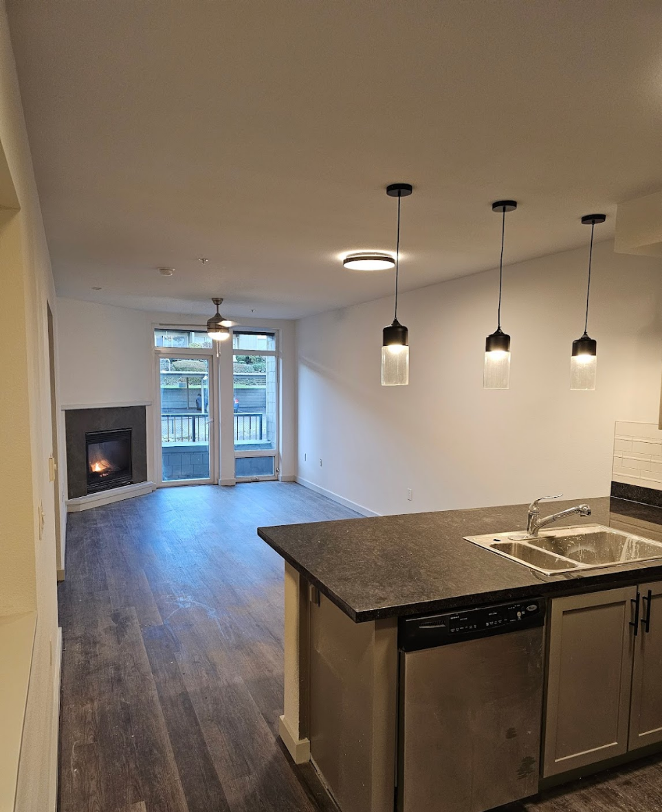 Spacious kitchen and dining area